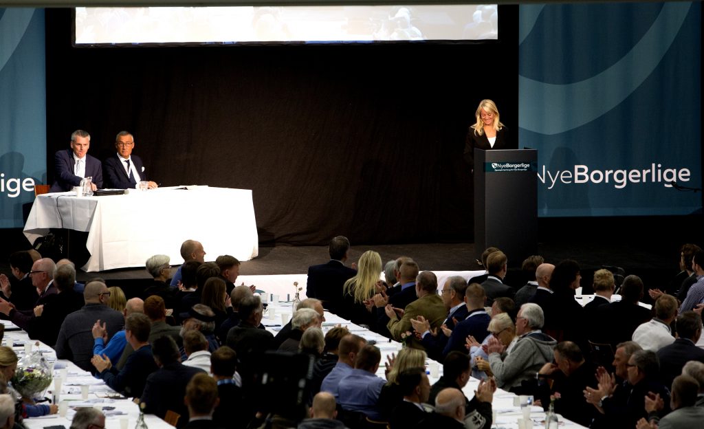 Pernille Vermund på talerstolen ved Nye Borgerliges landsmøde i 2016. (Foto: Redox)