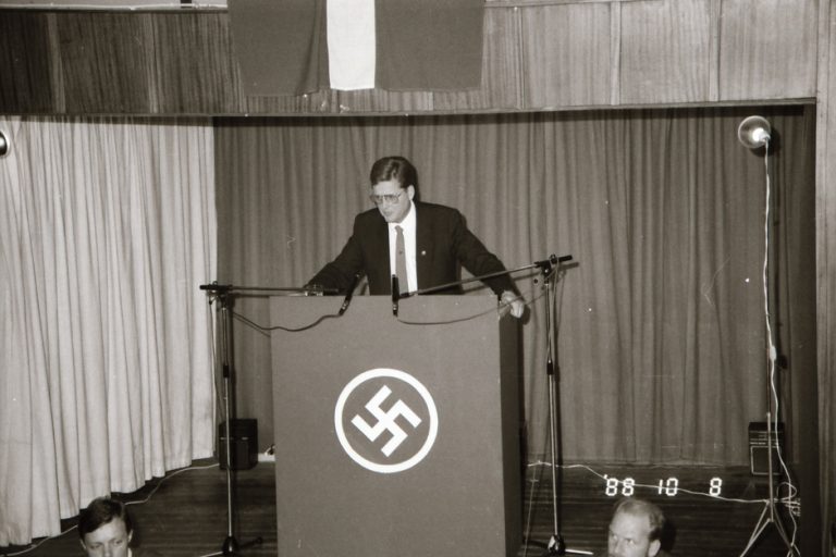Povl Heinrich Riis-Knudsen ses her tale ved DNSBs landsmøde i 1988. Foto: Privat.