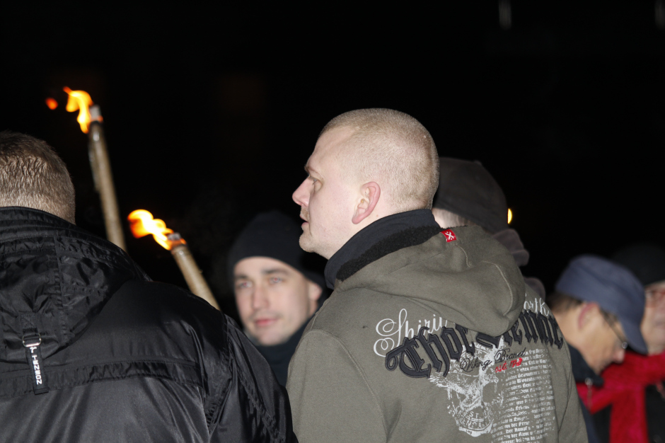 En dansk nazist ses her i en Thor Steinar trøje ved en PEGIDA-demonstration i København i 2015. Foto: Redox.