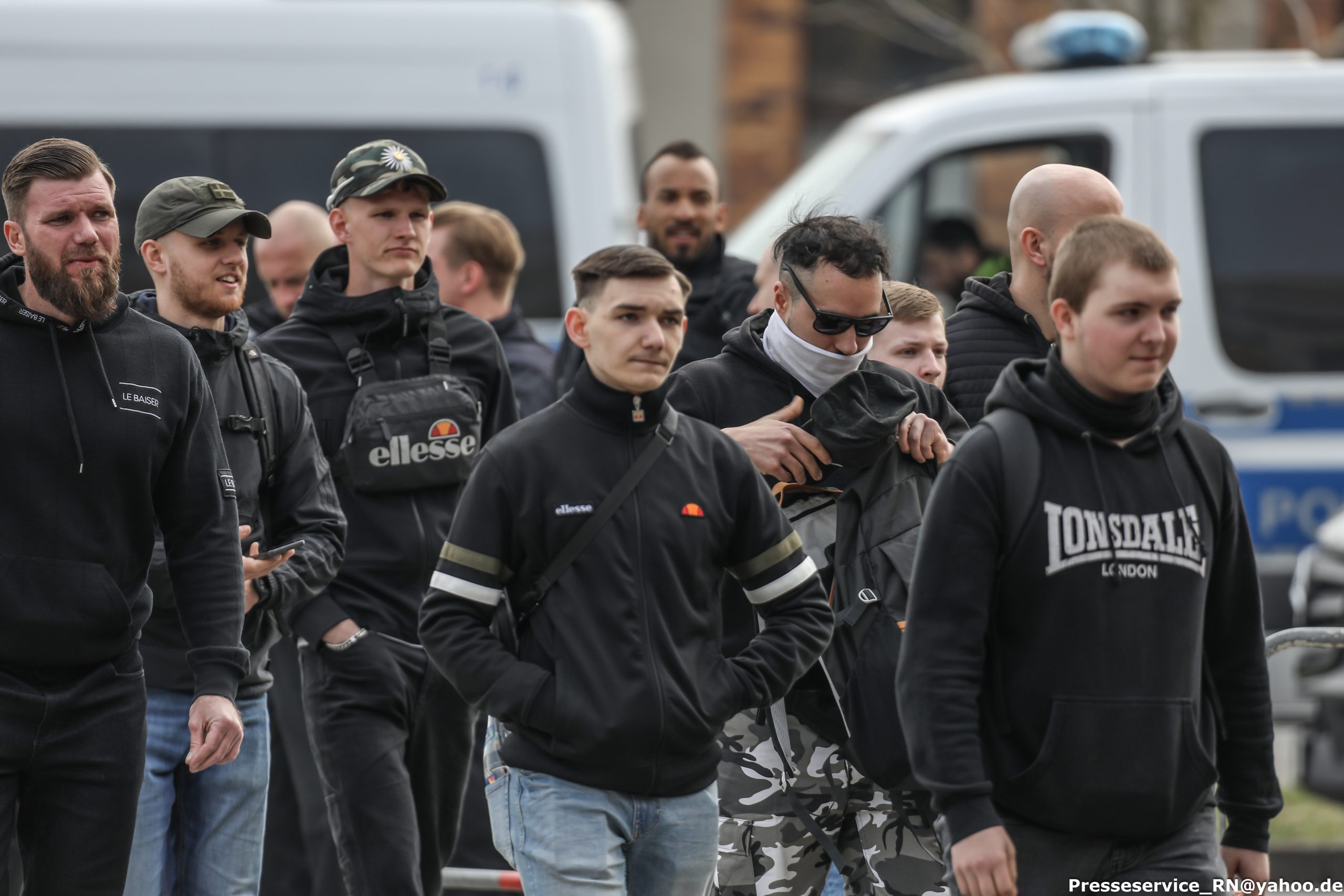 Active Club Denmark til nazimarch i Berlin i marts 2025. Fra venstre: Anders Davidsen, Jacob René Holck og Frederik Johan Gustafsson Jensen.