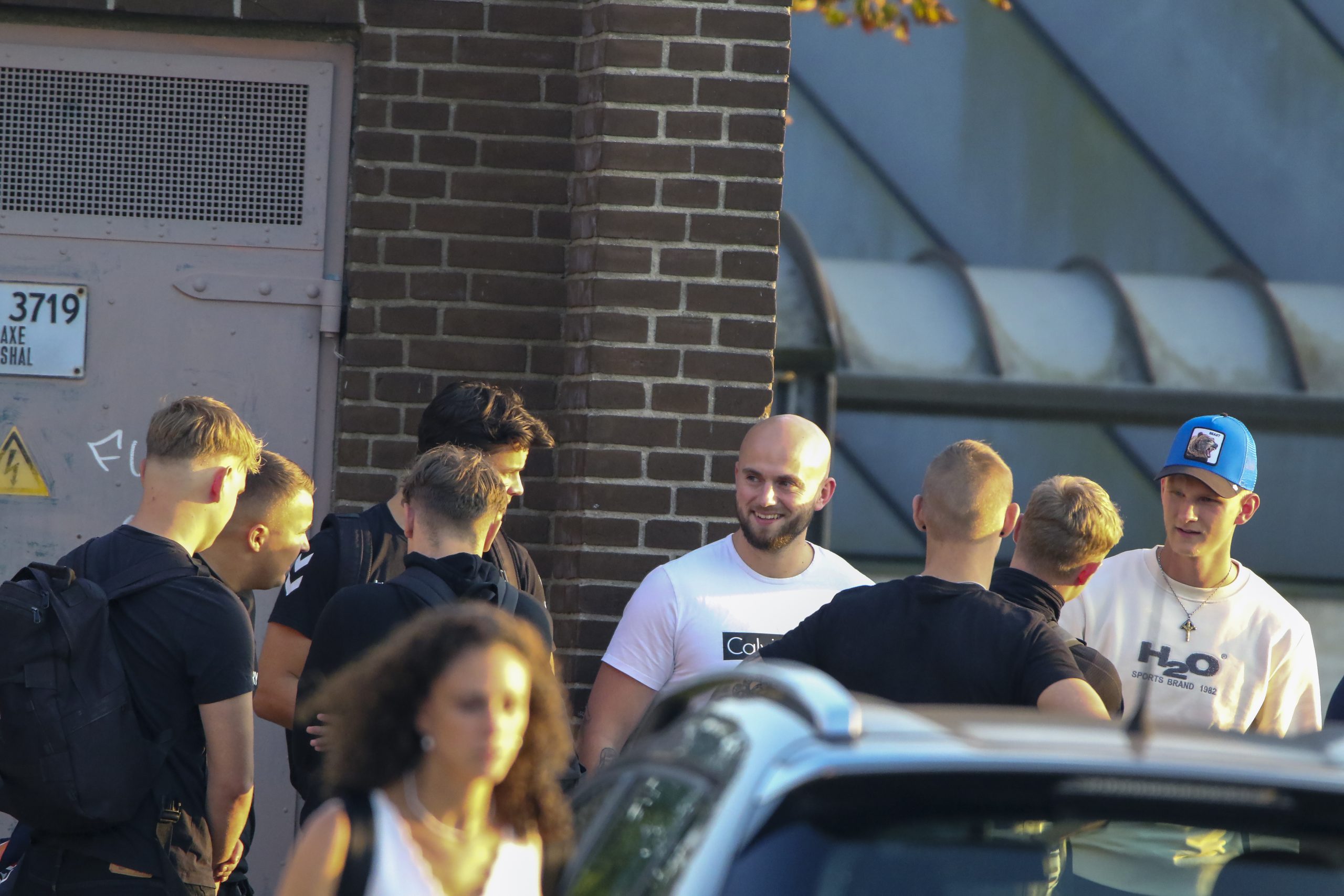 Active Club Denmark-medlemmer før træning den 9. september. I midten i hvid tshirt ses Henrik Nielsen.