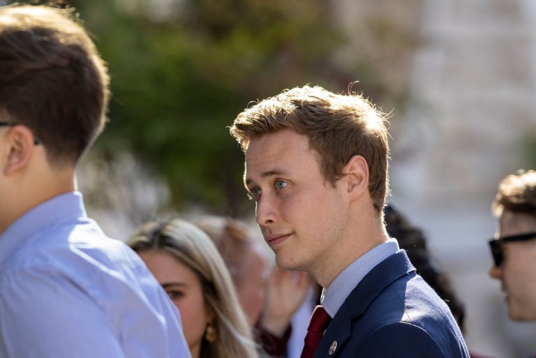 Geneeration Identitærs hollandske ven, Thomas Deveson, deltog ligesom Generation Identitær i den højreradikale konference Remigration Summit i Milano i maj 2025. Foto Redox.