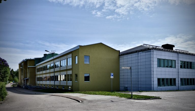 Ifølge myndighederne er den 18-årige gerningsmand tidligere elev på Brinellskolan her i Fagersta i det centrale Sverige. Foto: Wikimedia Commons