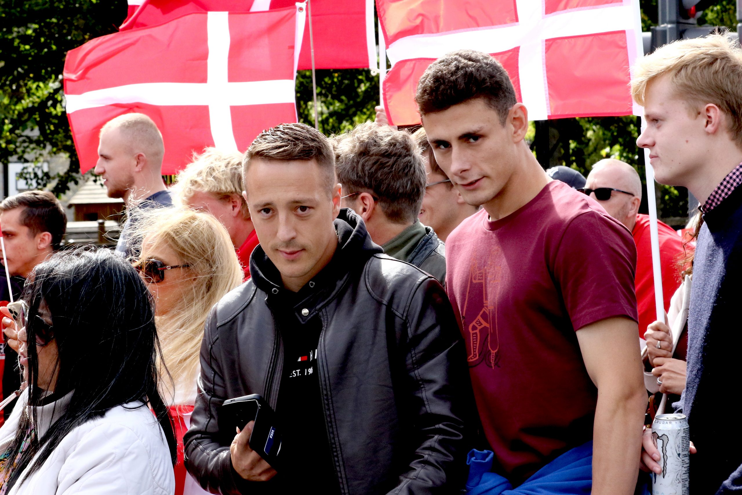 Sebastian Nielsen og Elias Paczyński Hjelvik, der så sent som i august deltog i Generation Identitærs sommerlejr og organisationens aktion imod Kolding Pride, ses her ved remigrationsmarchen den 5. september. Foto: Redox.