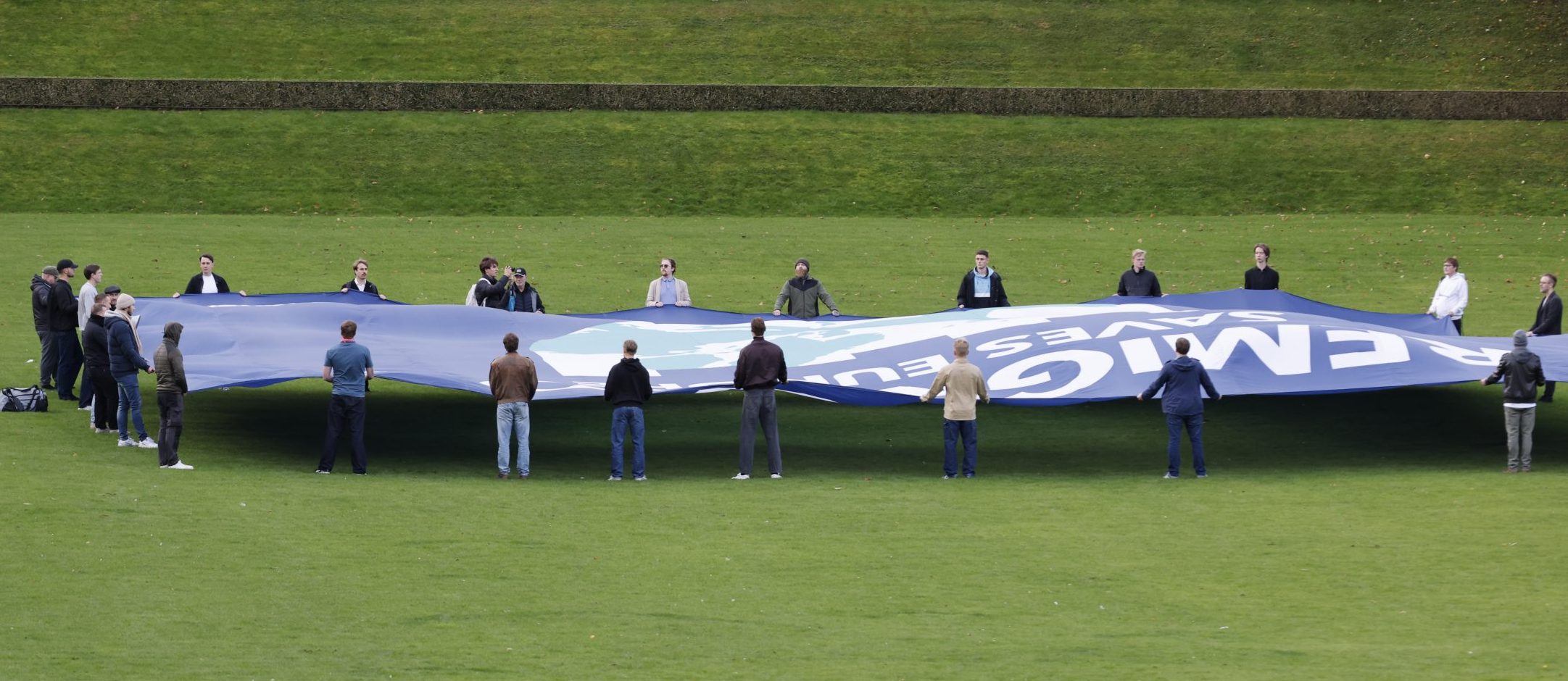 Banneraktion i Frederiksberg Have.