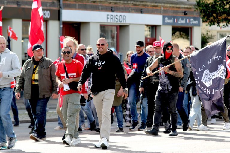 Cyrus Razavi og Mick Fiala Lauritzen ved Det Danske Folks demonstration 5. september 2026. Foto: Redox