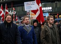 Rasmus Paludans første optræden på den yderste højrefløj var til den danske PEGIDA-bevægelse, For Friheds, demonstration den 23. januar 2016. Foto: Redox. Rasmus Paludans første optræden på den yderste højrefløj var til den danske PEGIDA-bevægelse, For Friheds, demonstration den 23. januar 2016. Foto: Redox.