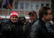 Tidligere er nazistiske Danmarks Nationale Front blevet bedt om at holde sig væk fra For Friheds demonstrationer, på trods af dette deltog flere medlemmer alligevel i demonstrationen. Foto: Redox