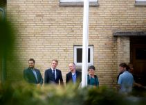 I 2013 deltog Svobodas parlamentsmedlem Andriy Illenko i Danskernes Partis landsmøde på Fyn, som officiel repræsentant for partiet. Han ses her til venstre for Danskernes Partis leder, Daniel Carlsen. Foto: Redox.