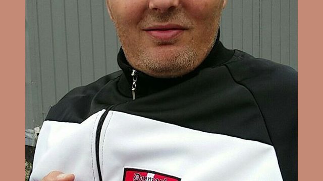 I 2017 poserede Jesper Krogh Sørensen i en trøje med teksten "Danmark C18". Foto: Privat. I 2017 poserede Jesper Krogh Sørensen i en trøje med teksten "Danmark C18". Foto: Privat.