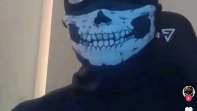 I december 2023, kort efter at han har deltaget i hans første aktion med Generation Identitær, deler Jonatan Planck Jørgensen et billede af ham selv, hvor han er maskeret og iført et pandebånd fra den nazistiske organisation Blood & Honour, på Tiktok.